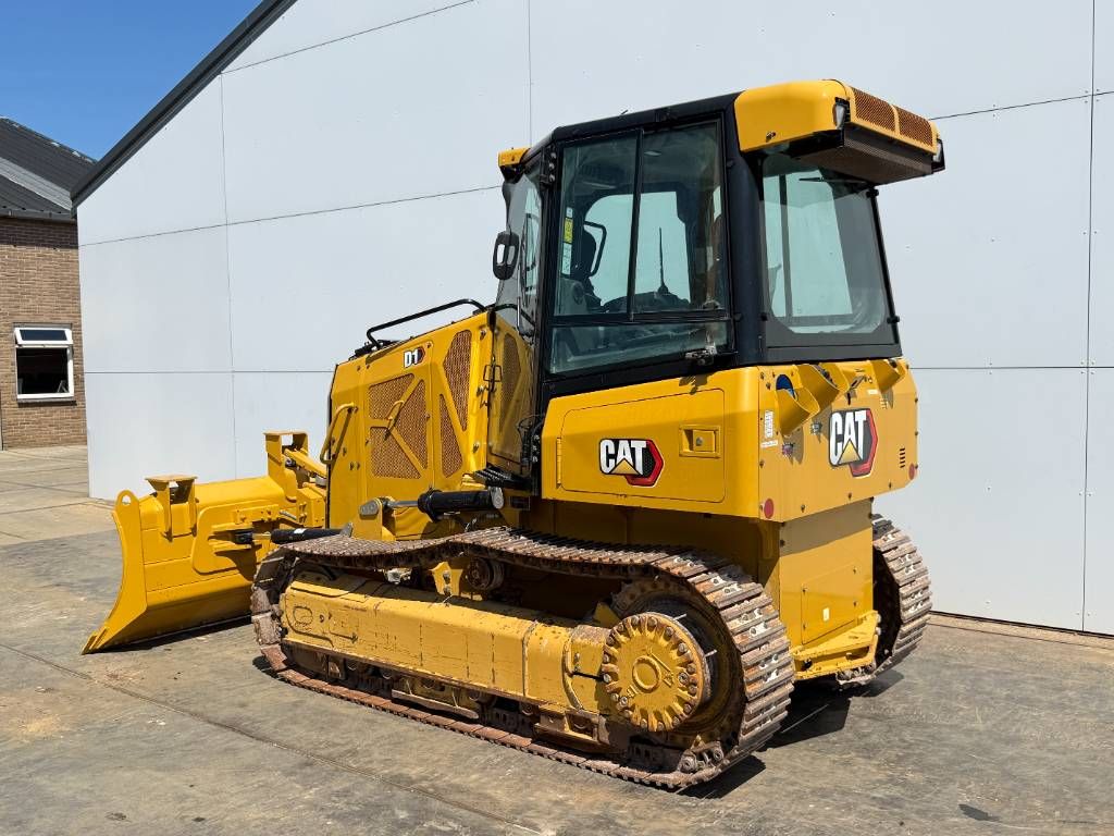 CAT D1 12B - Camera / Only 3700 Hours
