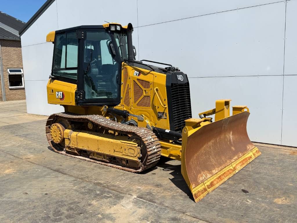 CAT D1 12B - Camera / Only 3700 Hours