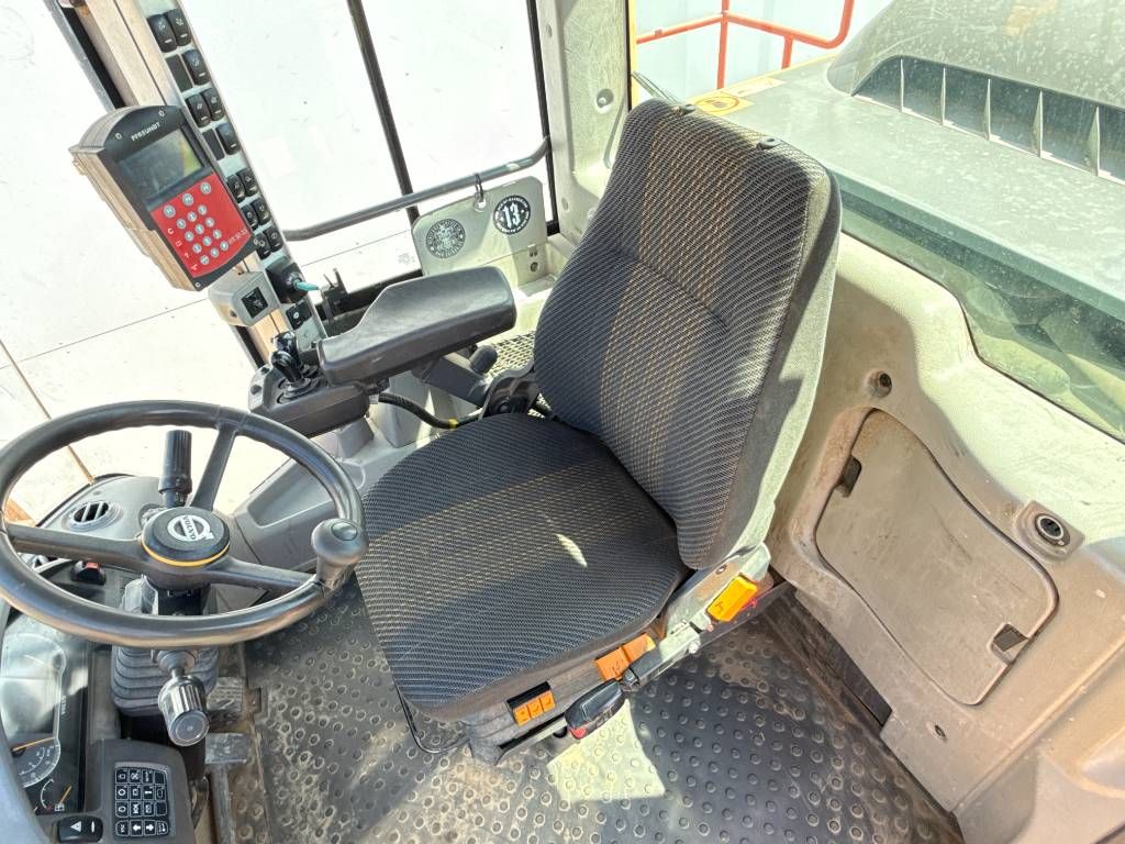 Volvo L180H - Automatic Greasing / Camera
