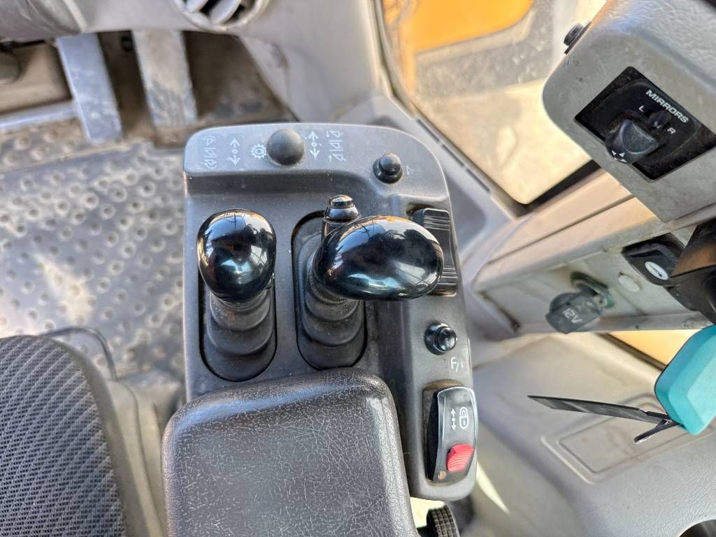 Volvo L180H - Automatic Greasing / Camera