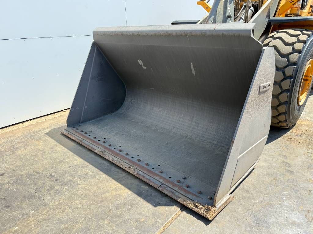 Volvo L180H - Automatic Greasing / Camera