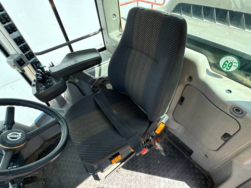 Volvo L150H - 3rd Function / Automatic Greasing