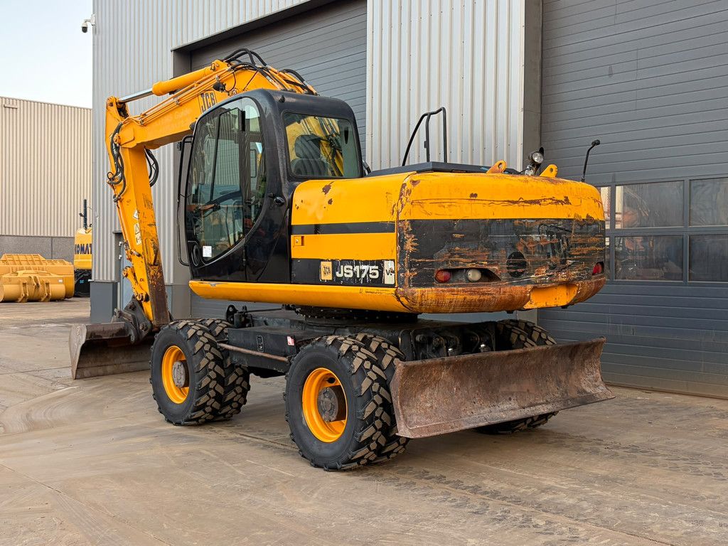 JCB JS175W