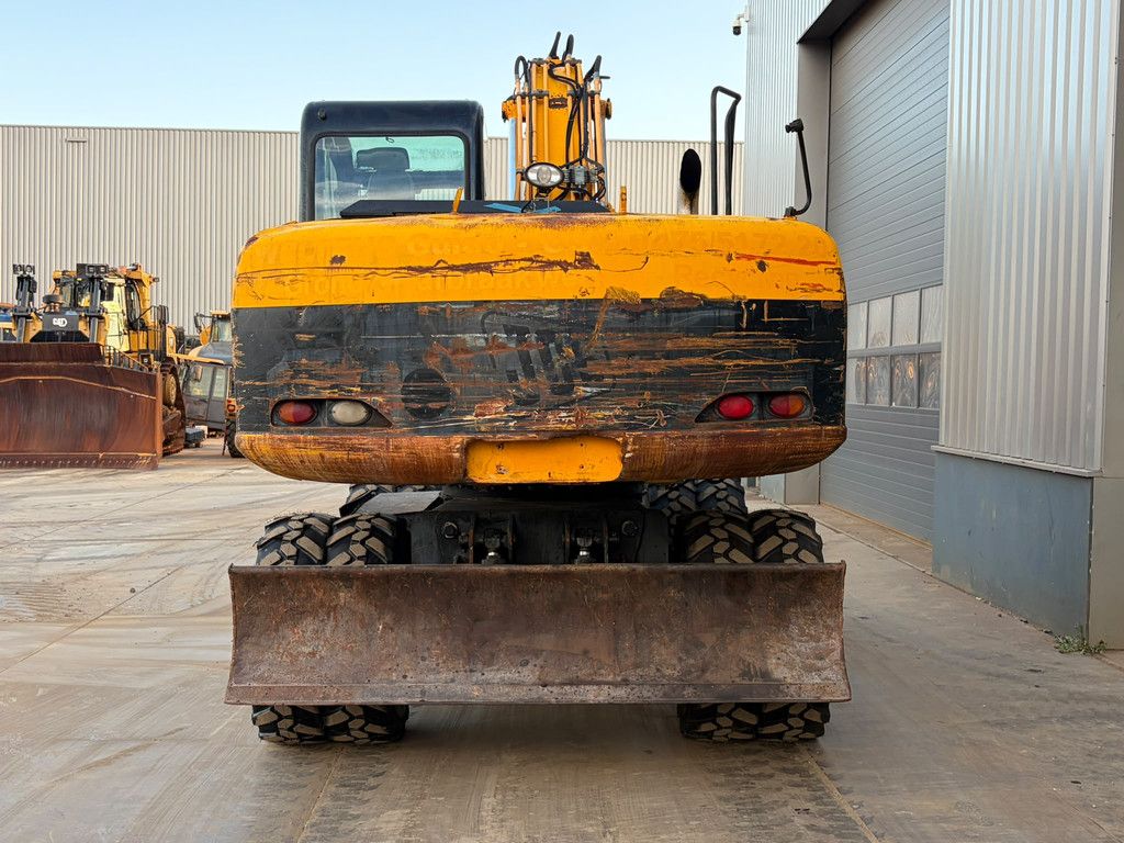 JCB JS175W