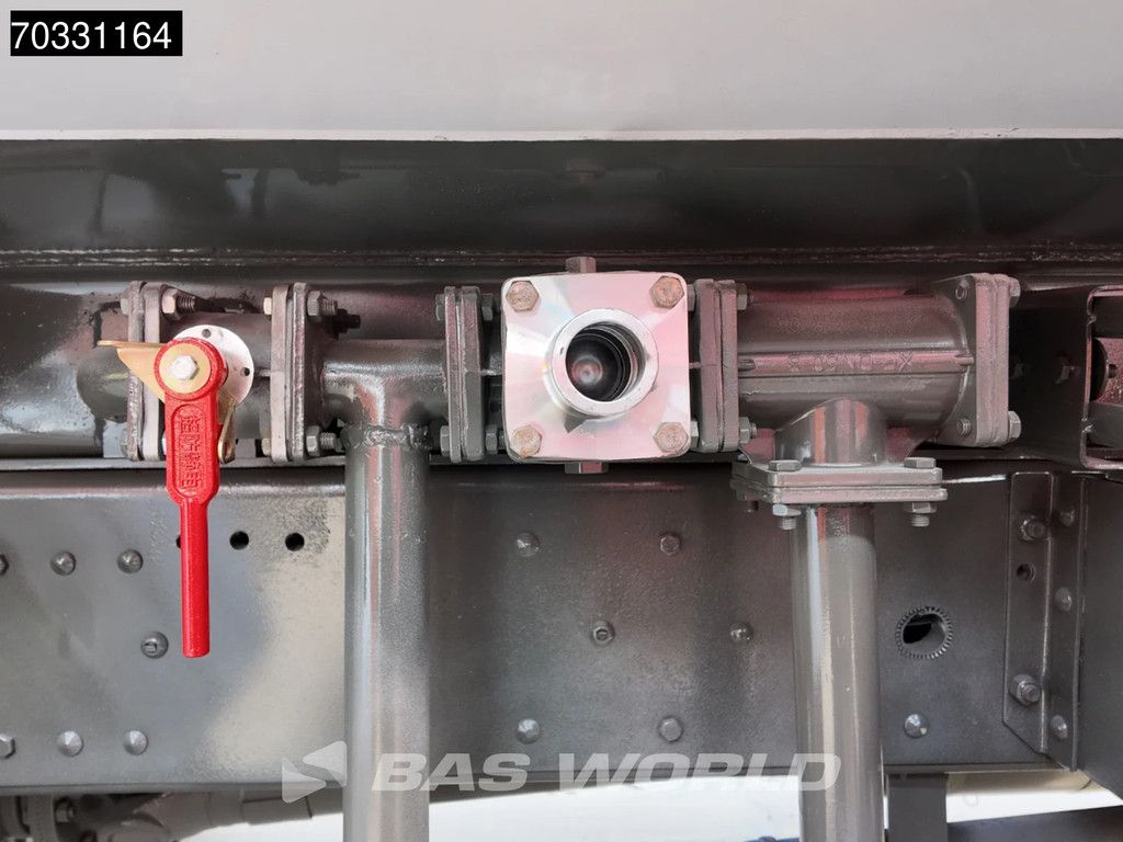 Sinotruk HOWO 371 6X4 Refurbished! Full steel Manual 20.000L water capacity Airco Euro 2