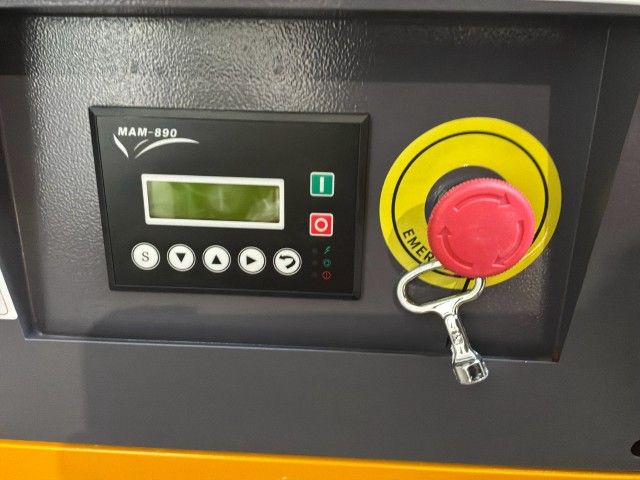 2025 Zelfir AM 10 HP Schroefcompressor (ongebruikt)