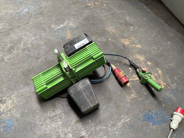 Electric chain hoists (2)