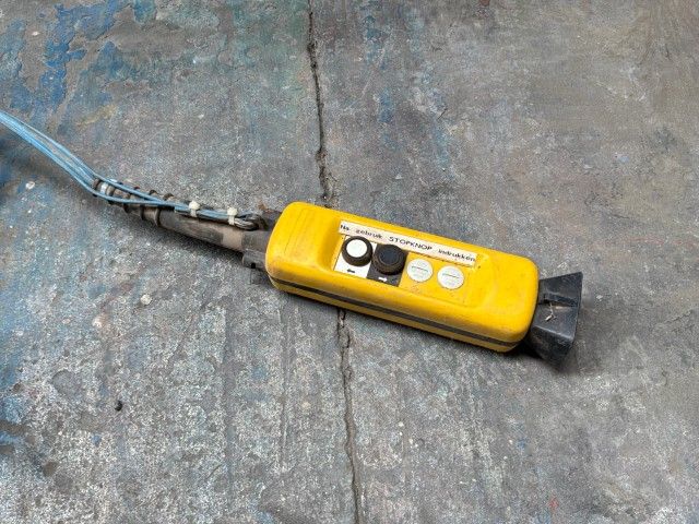 Electric chain hoists (2)