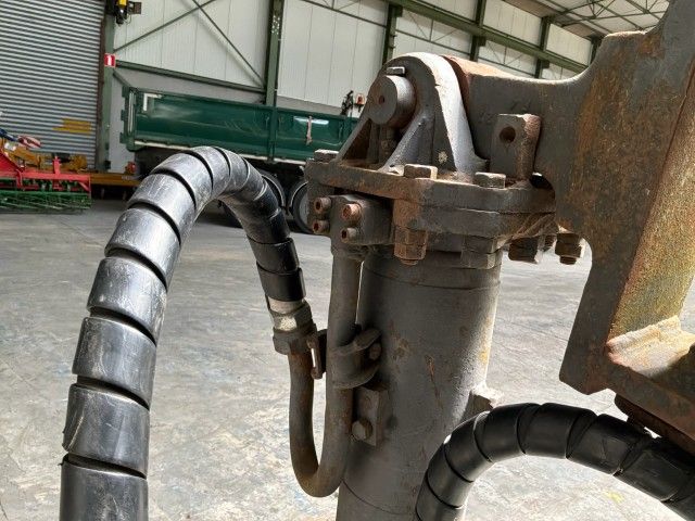Foundation Grab