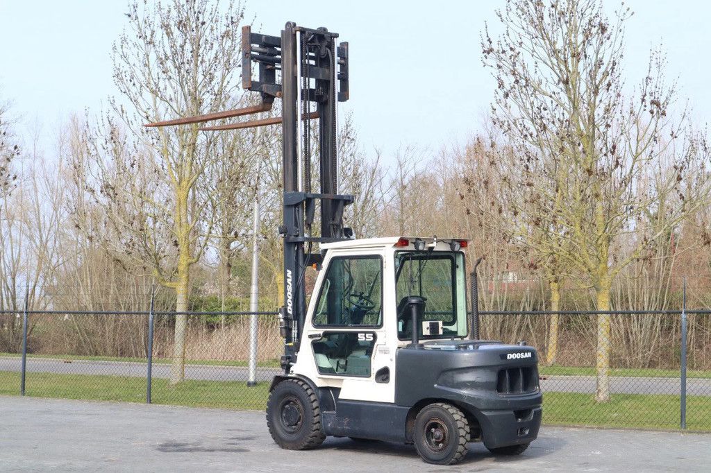 Doosan D55C-5 | 5500 KG | SIDESHIFT | POSITIONERS