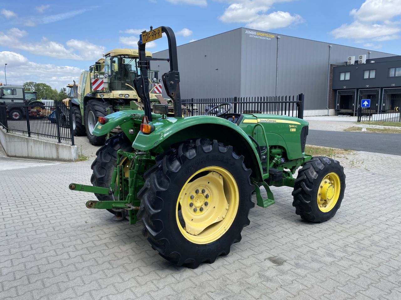 John Deere 5055E
