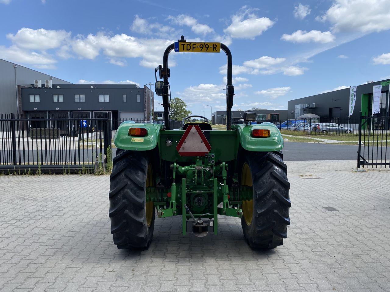 John Deere 5055E