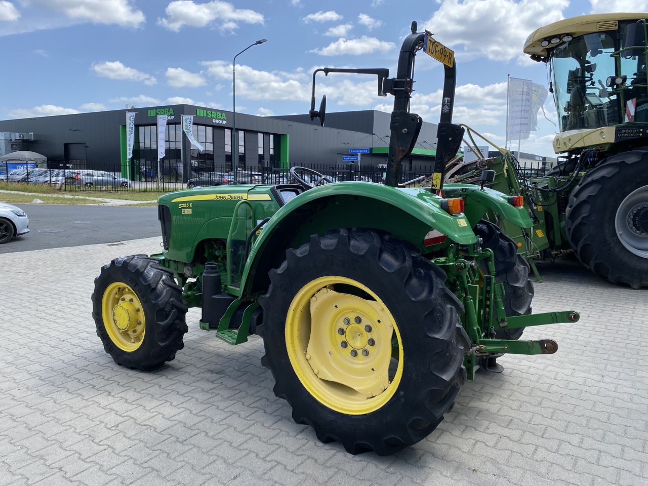 John Deere 5055E