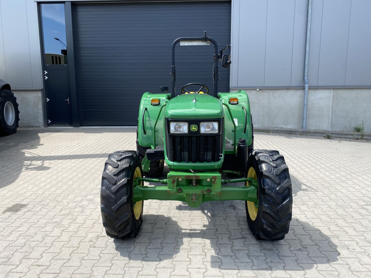 John Deere 5055E