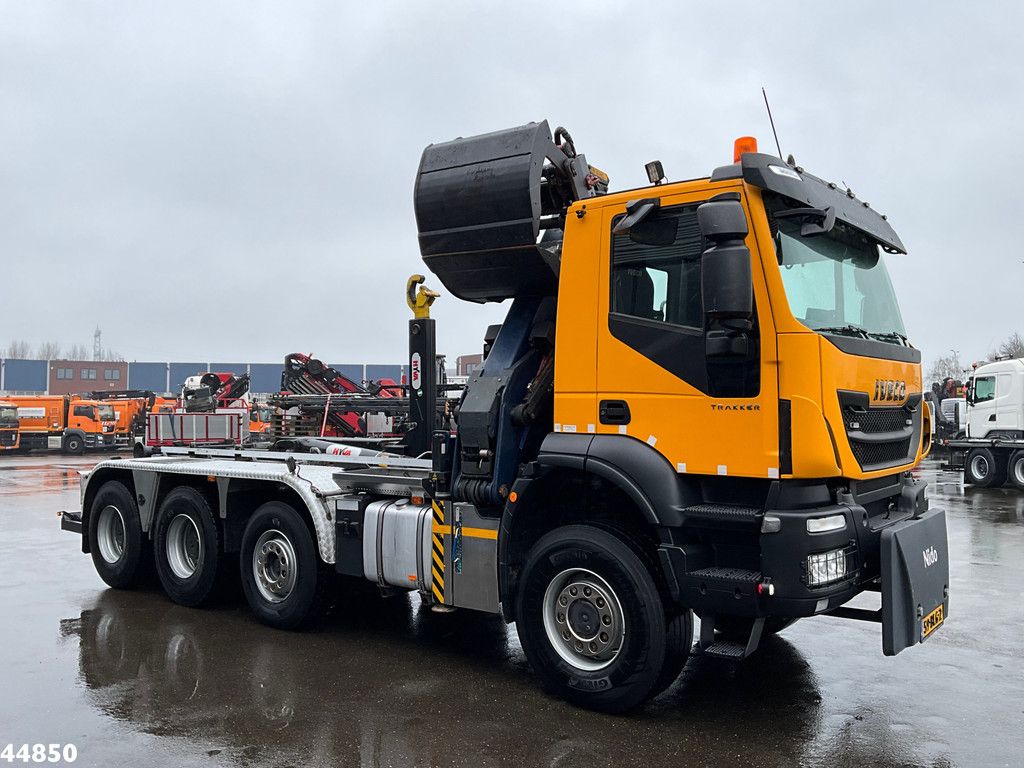 Iveco Trakker AD380T41W 8x6 Euro 6 HMF 19 Tonmeter Z-kraan
