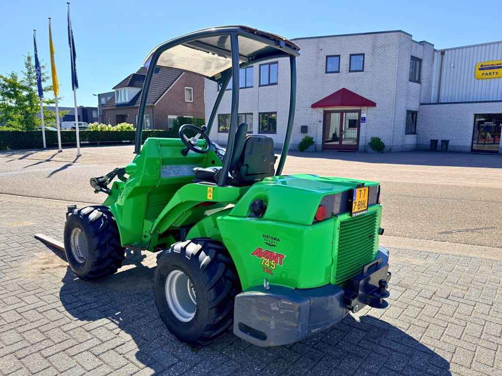 Avant 745 TDL Shovel