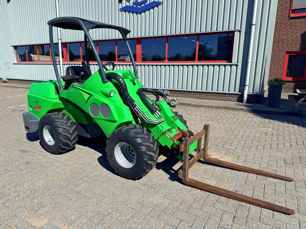 Avant 745 TDL Shovel