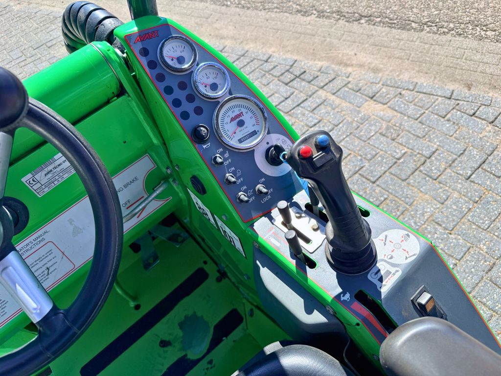 Avant 745 TDL Shovel
