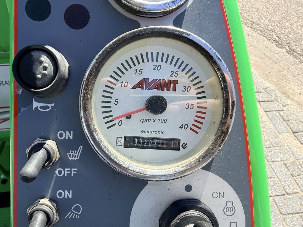 Avant 745 TDL Shovel