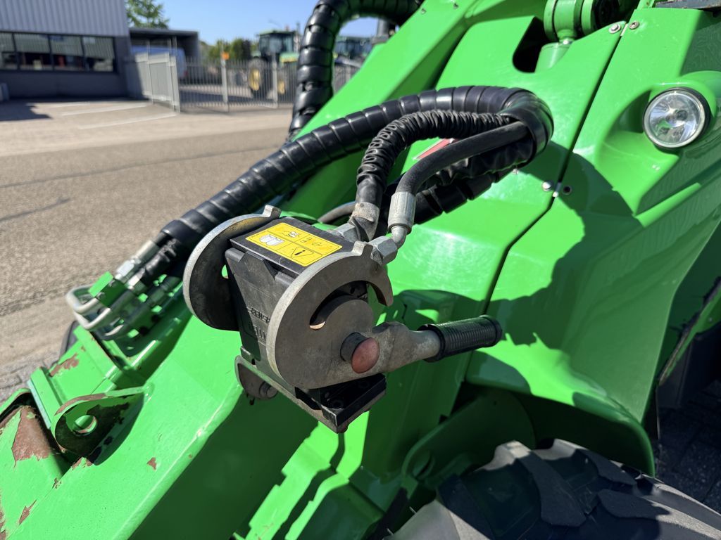 Avant 745 TDL Shovel