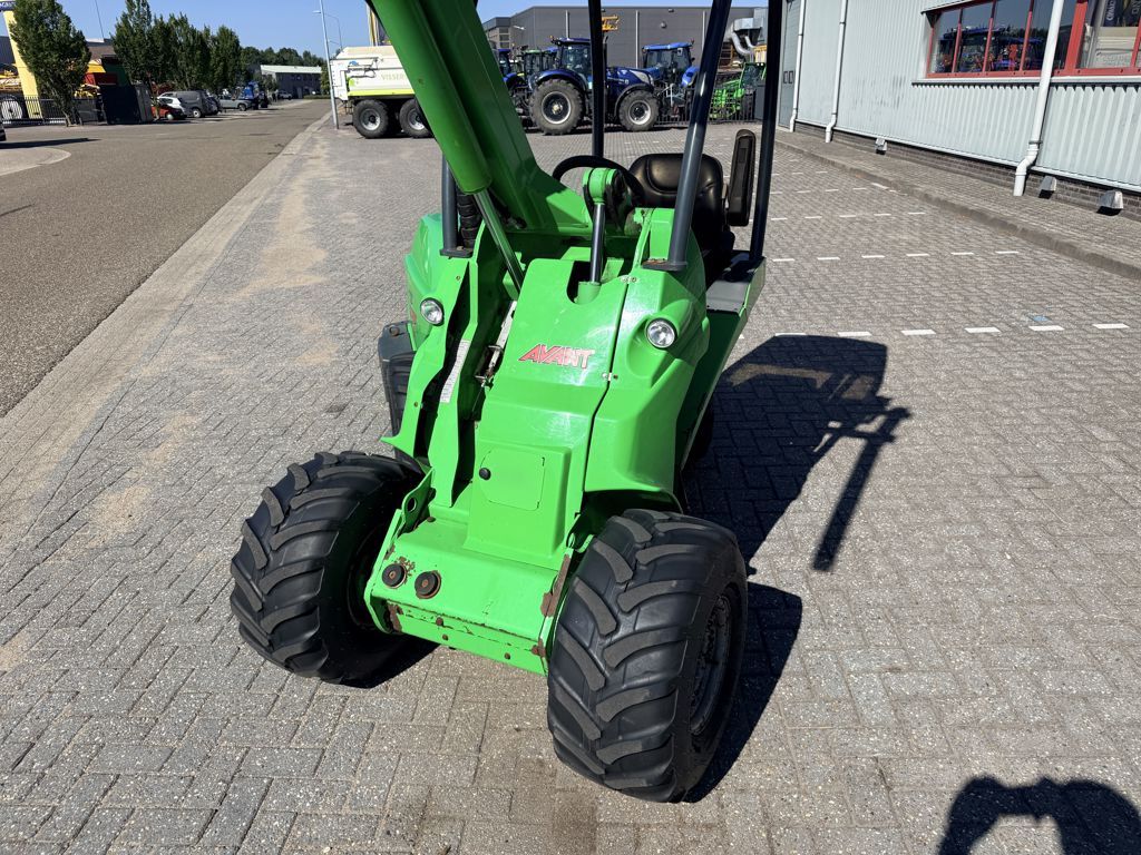Avant 745 TDL Shovel