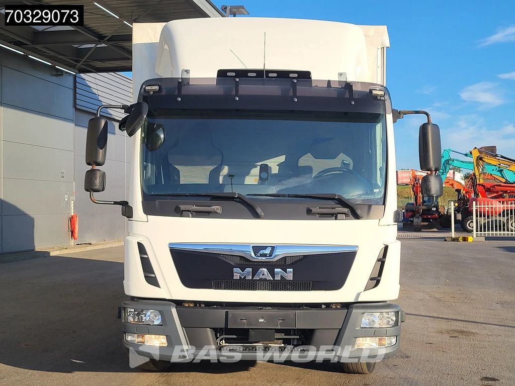 MAN TGL 12.220 4X2 12tons curtainsides 1000kg Ladebordwand Automatic Euro 6