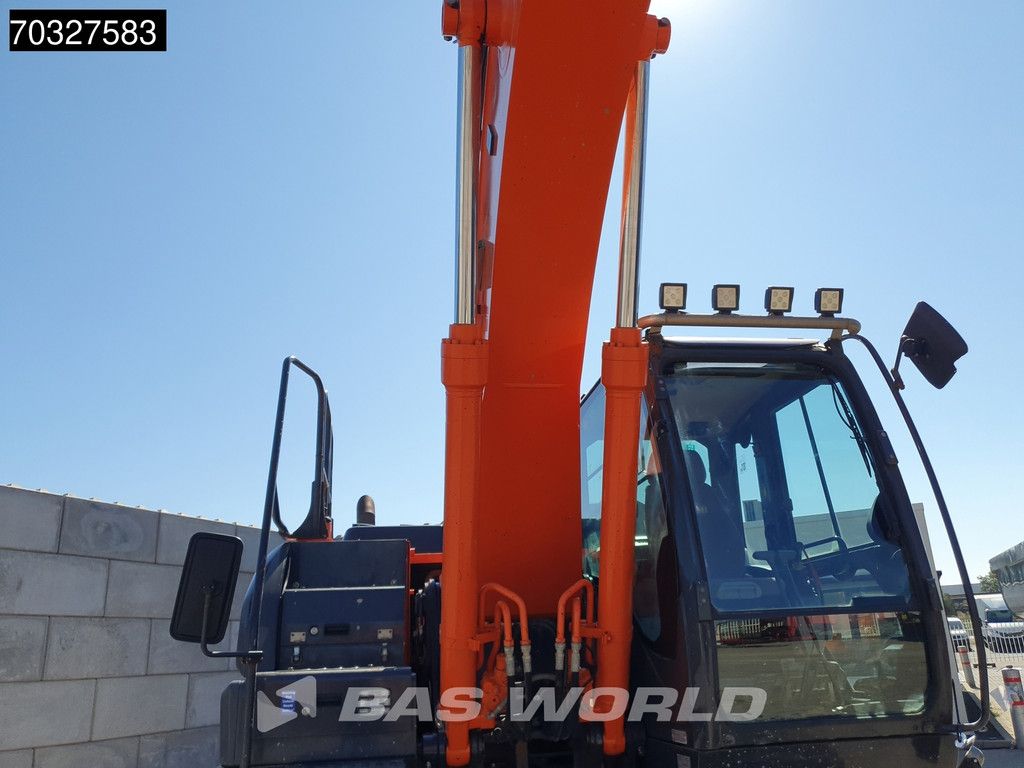 Hitachi ZX210 LC -6