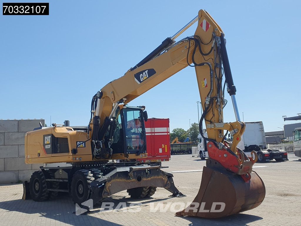 Caterpillar M322 F OUTRIGGERS + BLADE