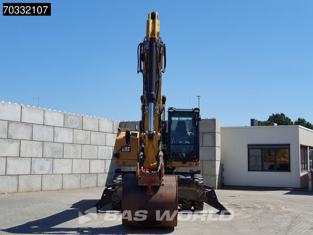 Caterpillar M322 F OUTRIGGERS + BLADE