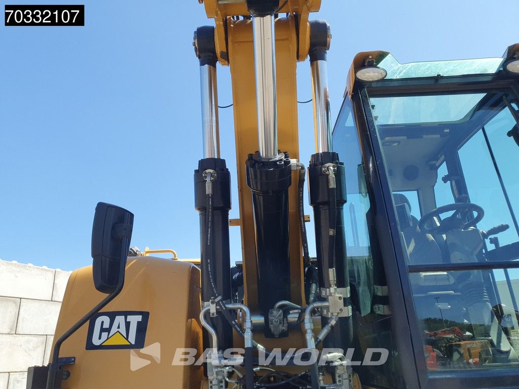 Caterpillar M322 F OUTRIGGERS + BLADE