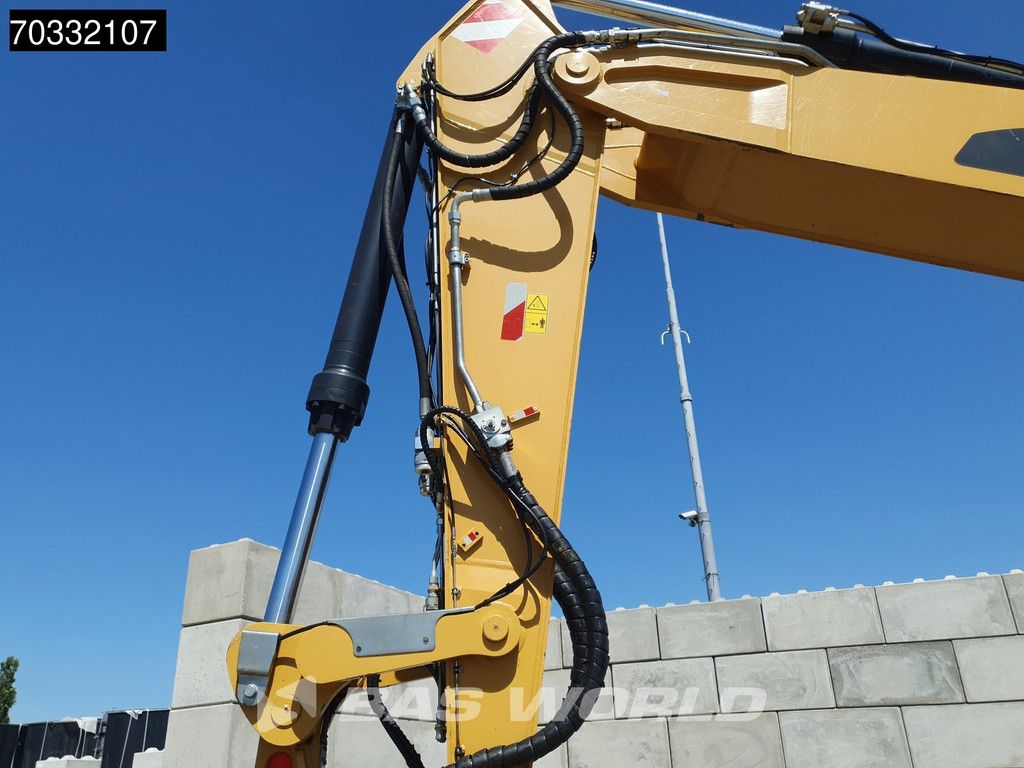 Caterpillar M322 F OUTRIGGERS + BLADE