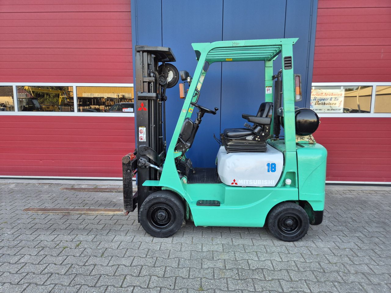 MITSUBISHI FG18 HEFTRUCK LPG TRIPLOMAST EN VORKVERSTELLER