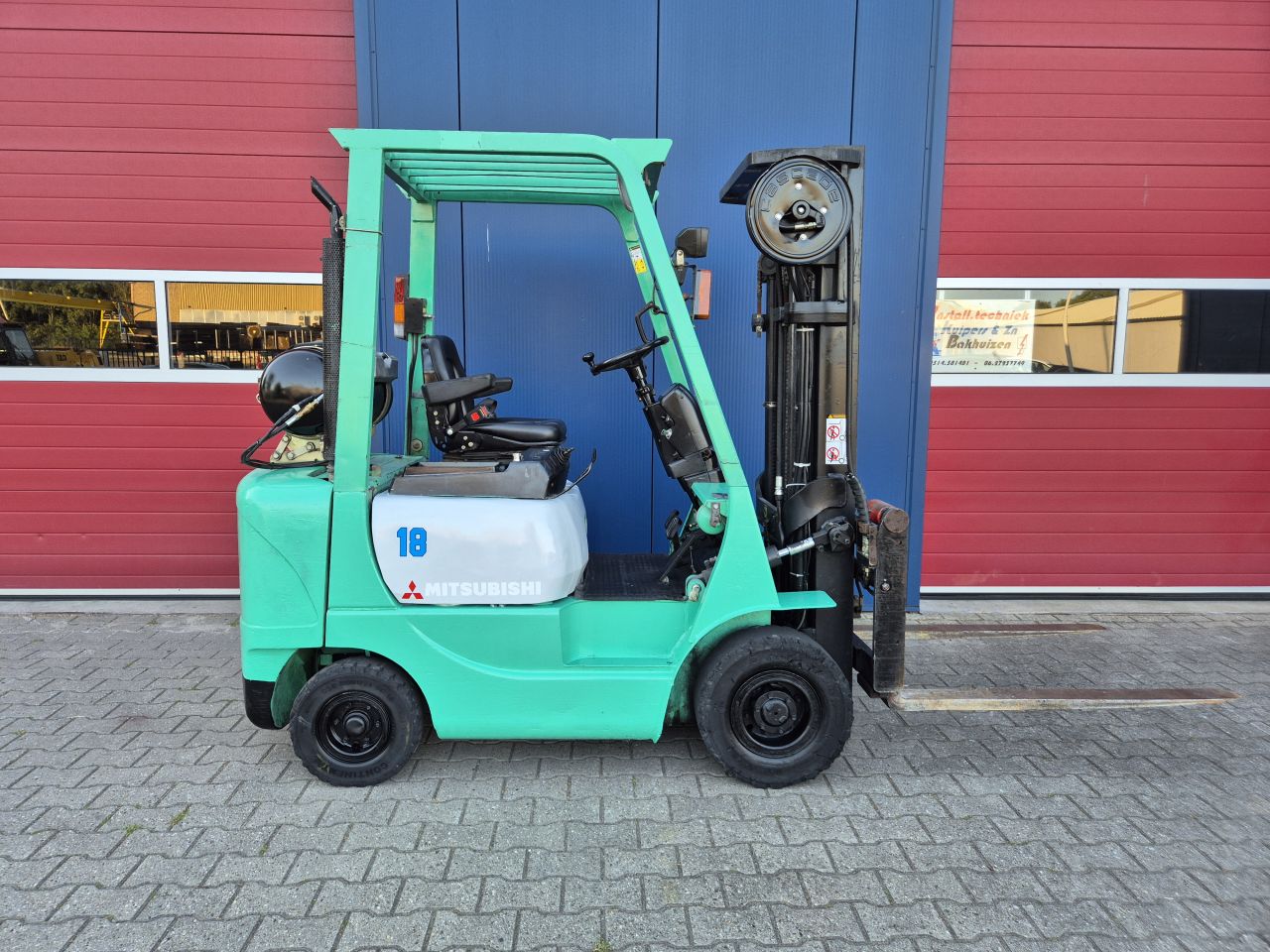 MITSUBISHI FG18 HEFTRUCK LPG TRIPLOMAST EN VORKVERSTELLER