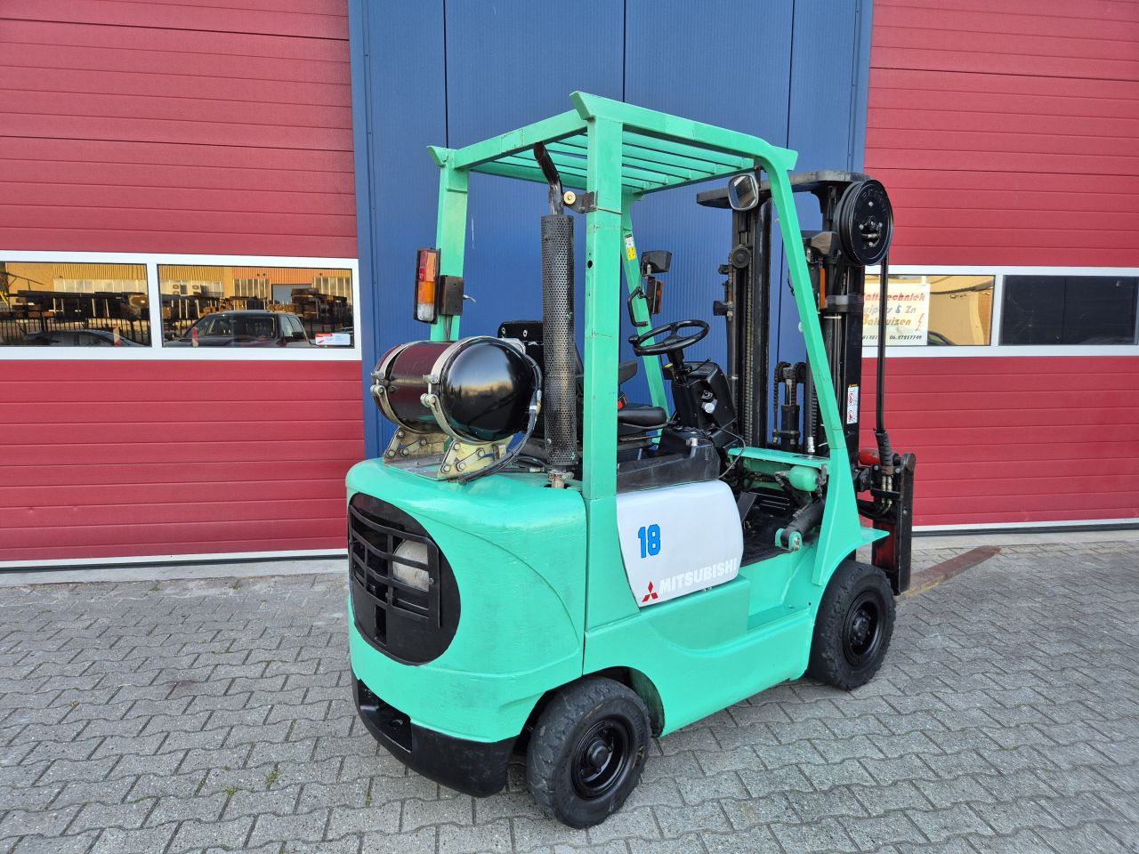 MITSUBISHI FG18 HEFTRUCK LPG TRIPLOMAST EN VORKVERSTELLER