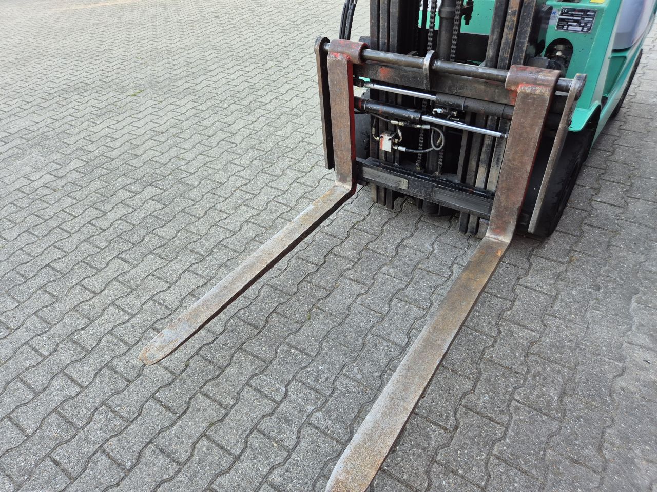 MITSUBISHI FG18 HEFTRUCK LPG TRIPLOMAST EN VORKVERSTELLER