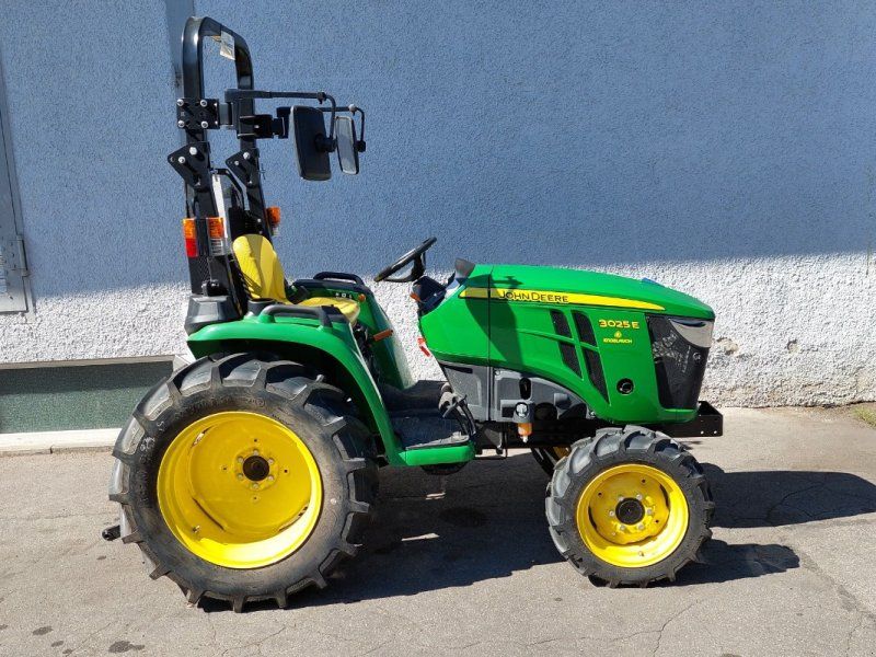 John Deere 3025E