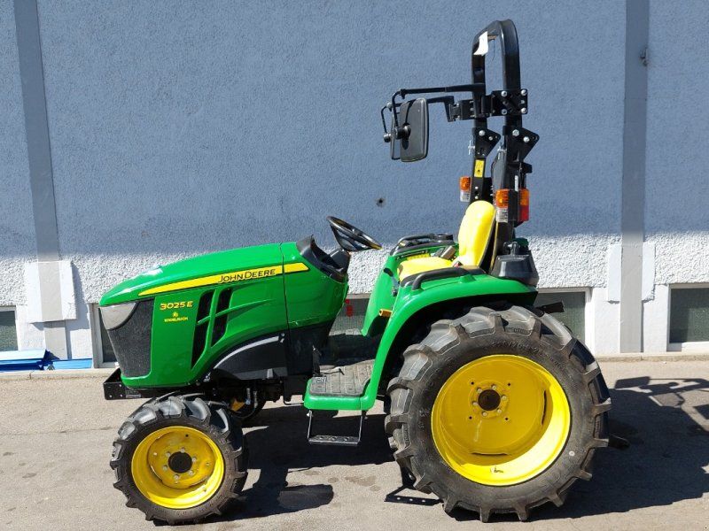 John Deere 3025E