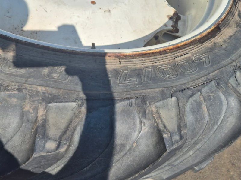 Taurus 400/75 R38
