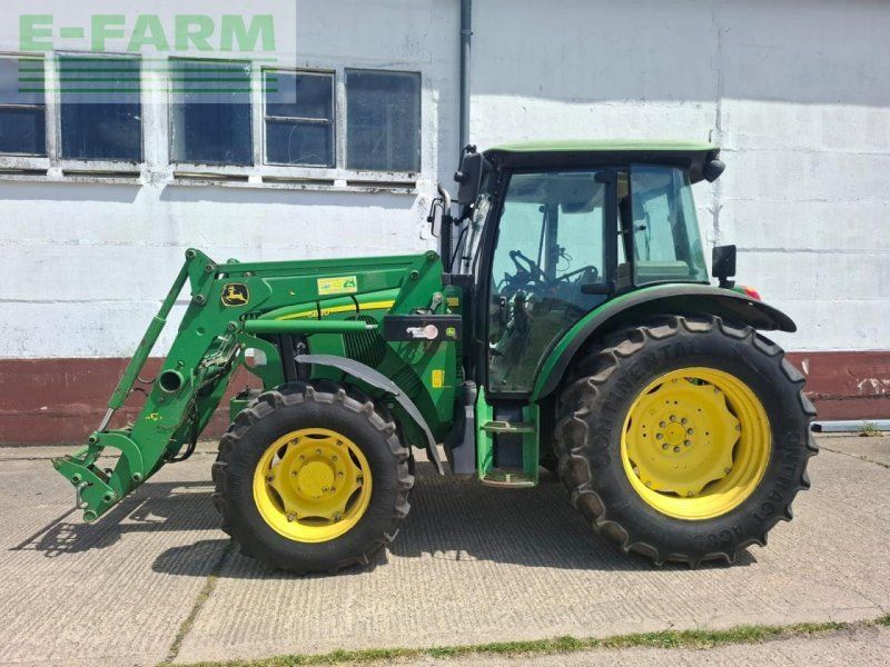 John Deere 5820