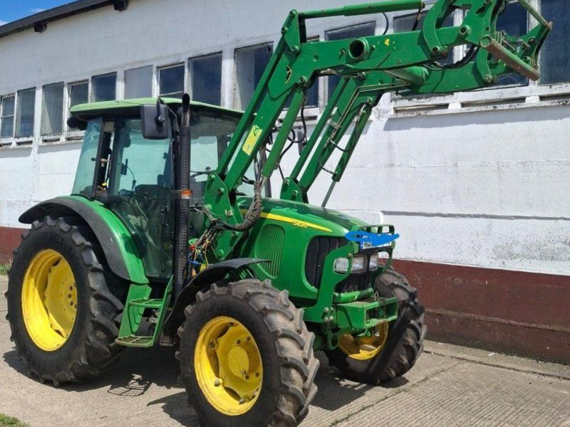 John Deere 5820