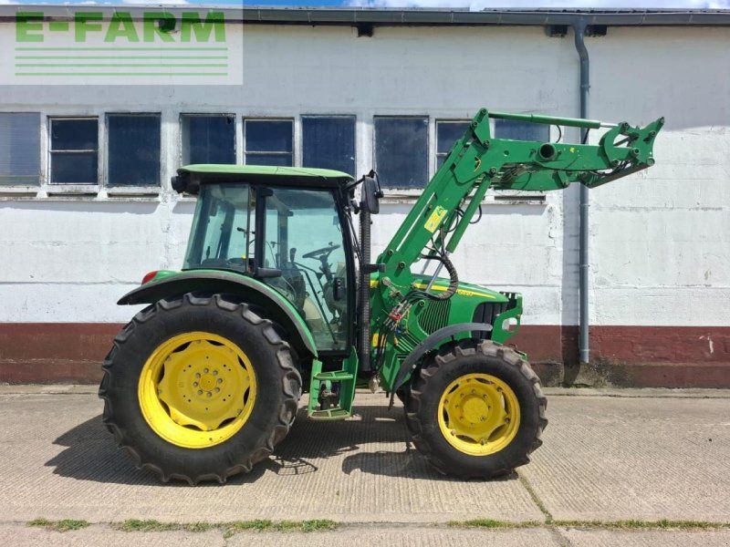 John Deere 5820