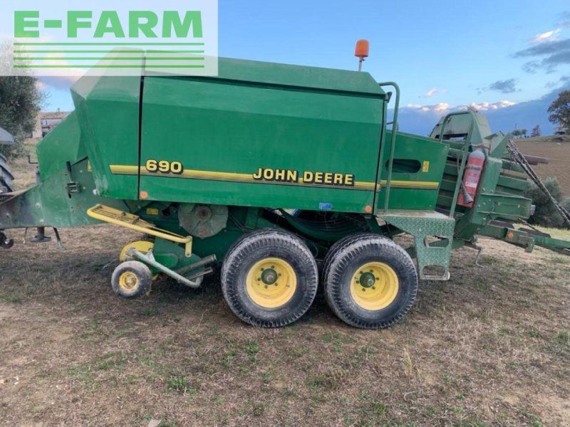 John Deere 690