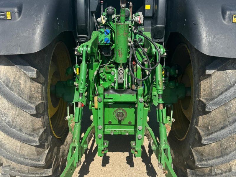 John Deere 6210R