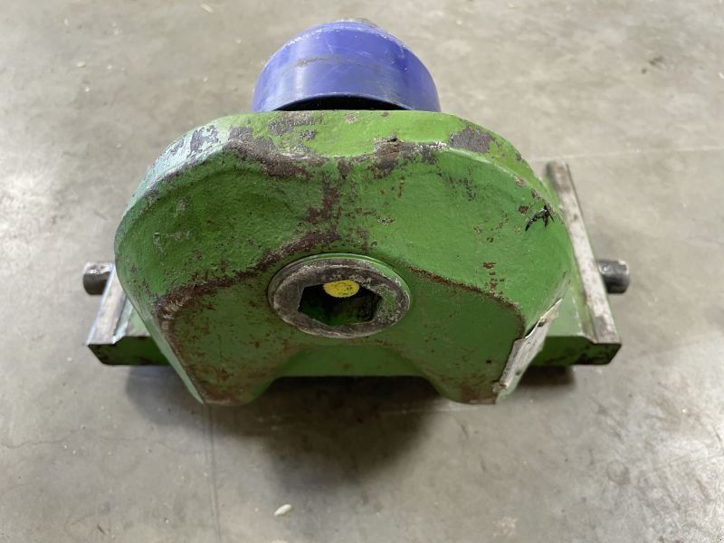 John Deere K80 im Schlitten