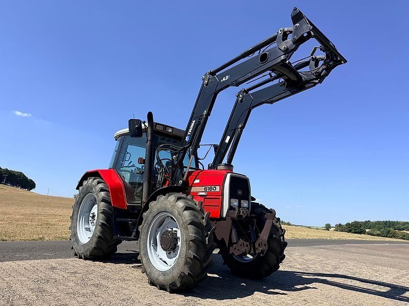 Massey Ferguson 6180 Dynashift mit Frontlader