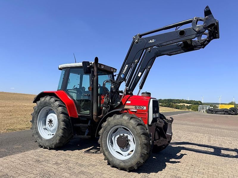 Massey Ferguson 6180 Dynashift mit Frontlader