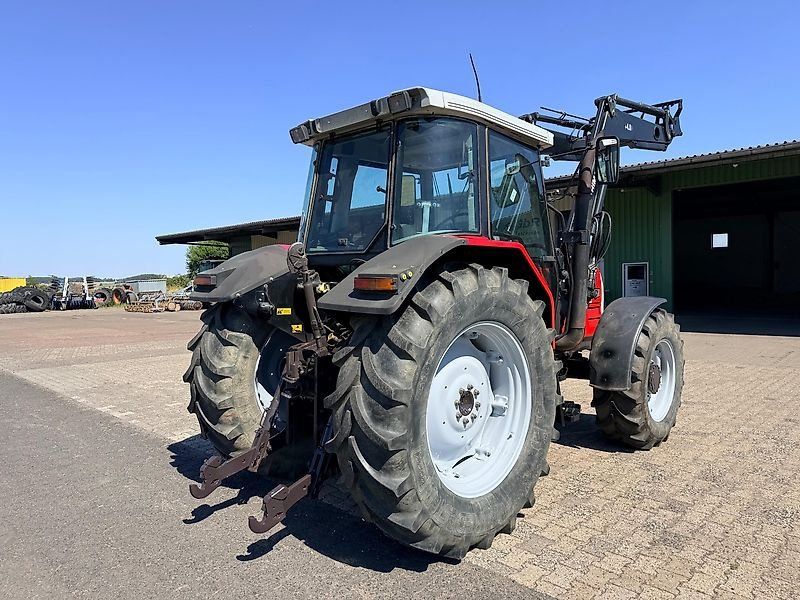 Massey Ferguson 6180 Dynashift mit Frontlader