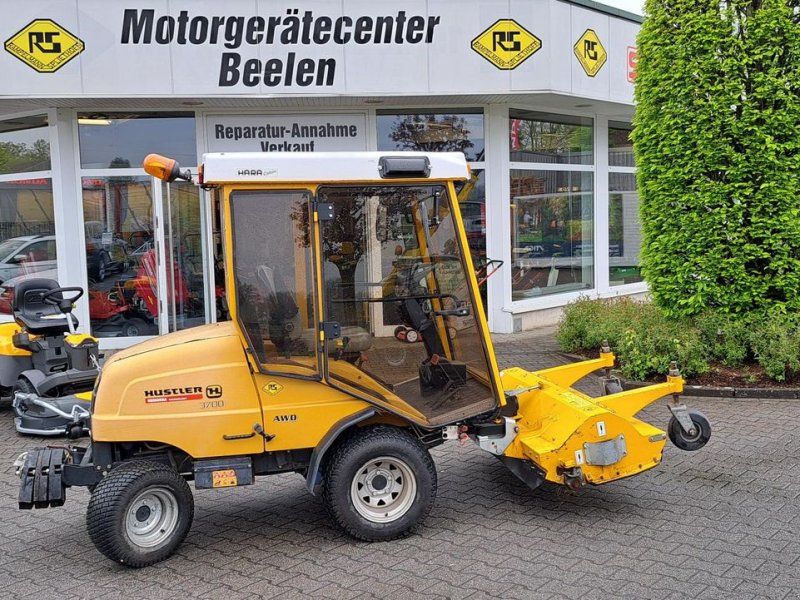 3700