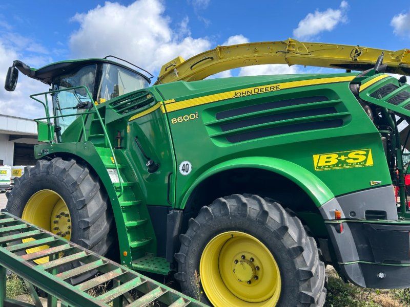 John Deere 8600