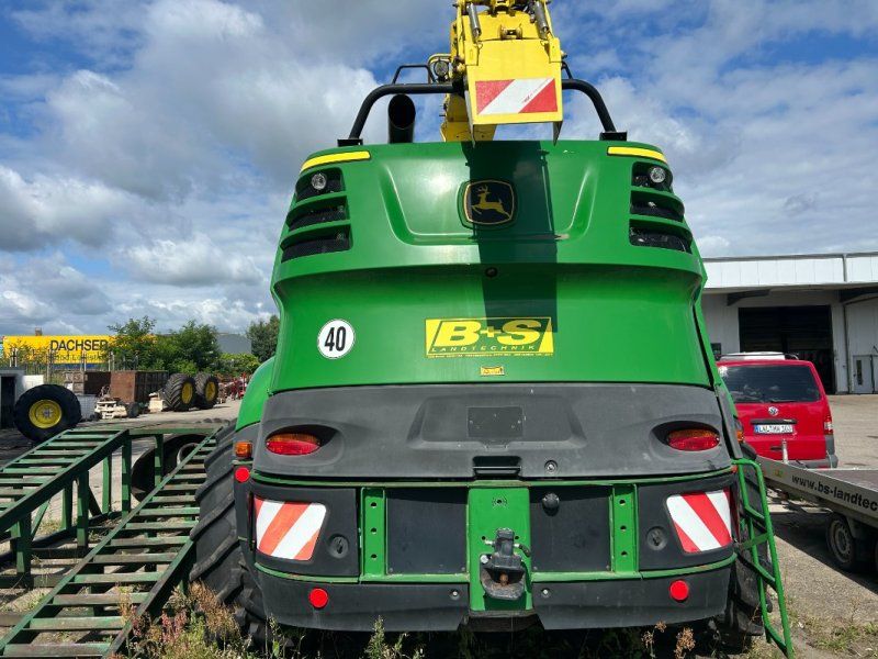 John Deere 8600